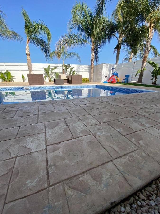 Villa Angel - Exotic Villa 200M From Beach Паралимни Екстериор снимка