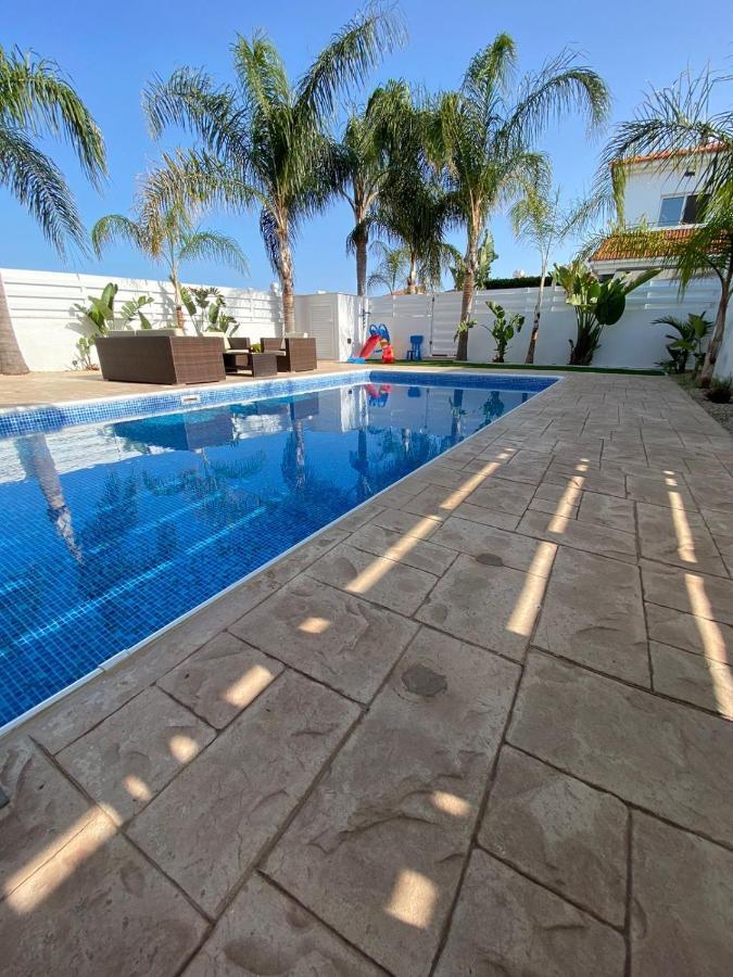 Villa Angel - Exotic Villa 200M From Beach Паралимни Екстериор снимка